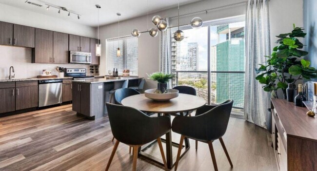 Photo - 2225 N Harwood St Unidad ID1337702P