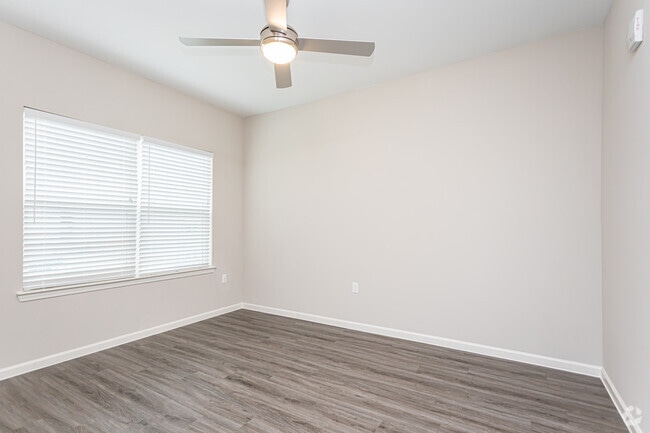 3BR, 2BA - 1,257SF
