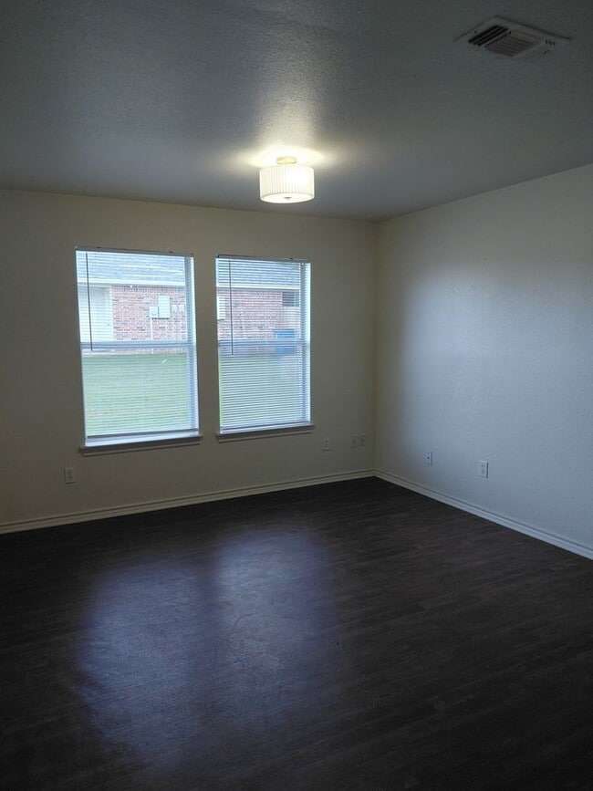 Photo - Adorable 3-bedroom, 2-bath featuring a fresh interior with modern finishes.