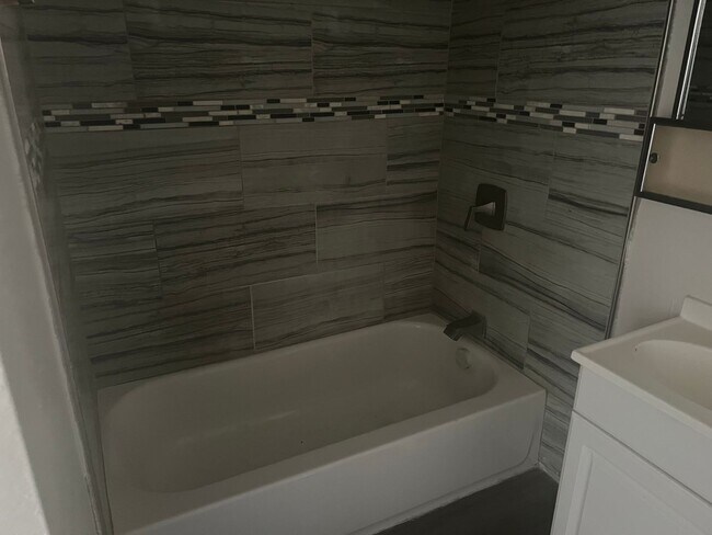 Photo - Affordable 1 Bedroom Condo In Central Las ... Unidad 16