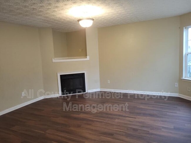 Photo - 5543 Pineridge Ct