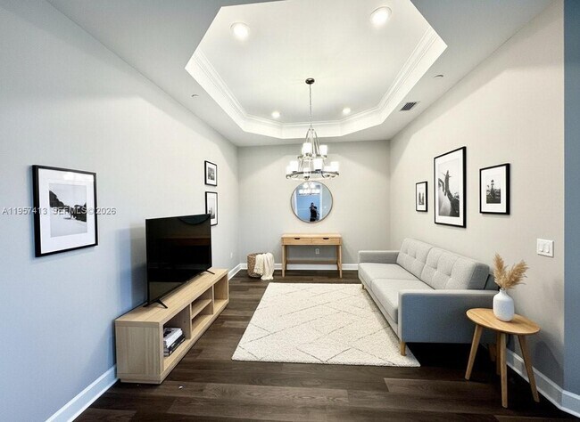 Photo - 15323 Lucerna St