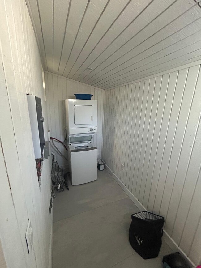 Photo - 19138 Oxnard St