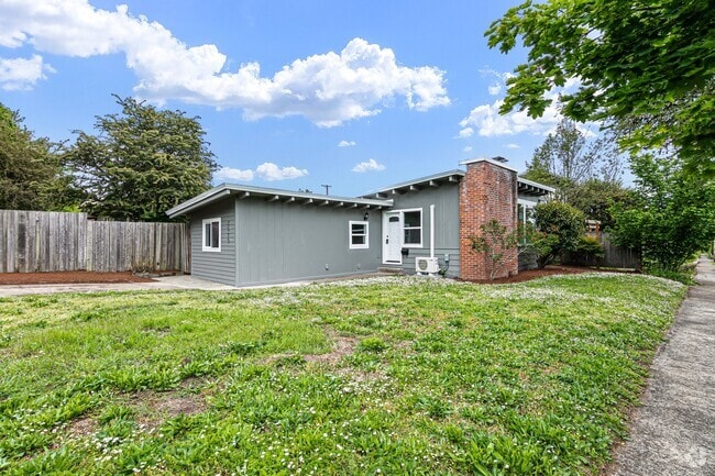 Building Photo - 2010 Adams St Rental