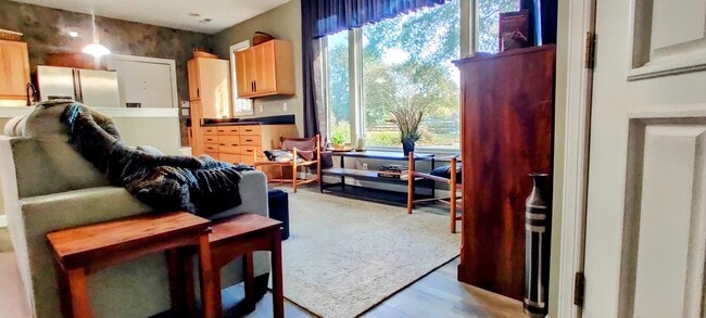 Photo - 250 Paddock Dr