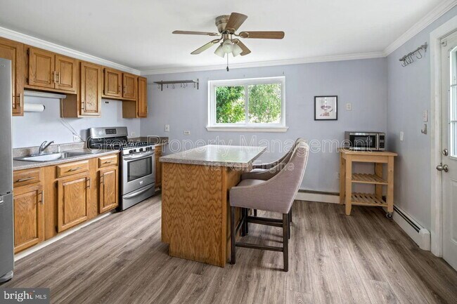 Photo - 4714 Fowler St