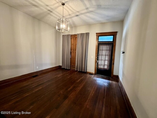 Photo - 925 S Preston St