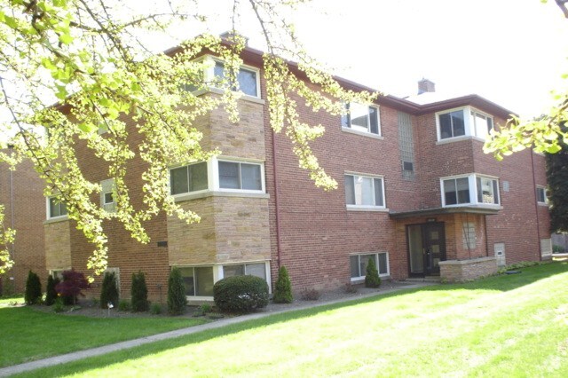 Building Photo - 3034 Harlem Ave Unit 1R Rental