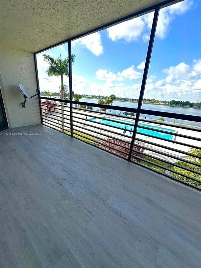 Photo - 20840 San Simeon Way Unidad 305