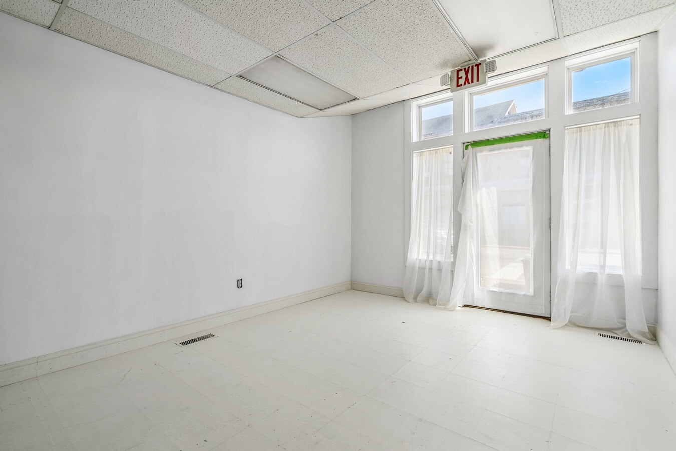 Photo - 3 E Washington St