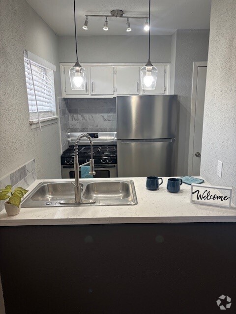 One Bedroom Kitchen View - Mangum Oaks Rental