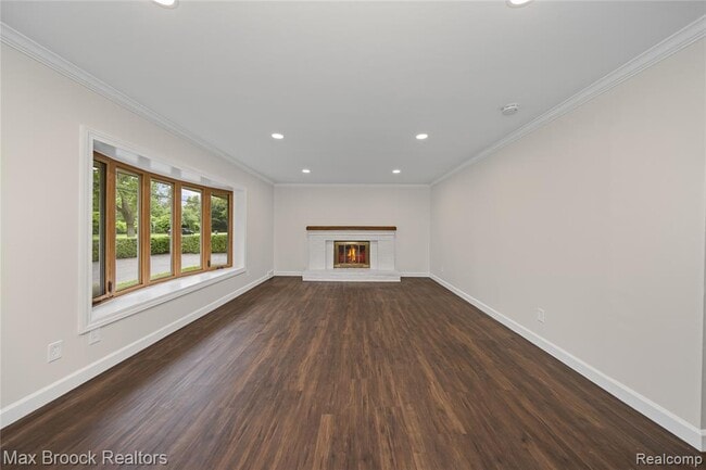 Photo - 6695 Lahser Rd