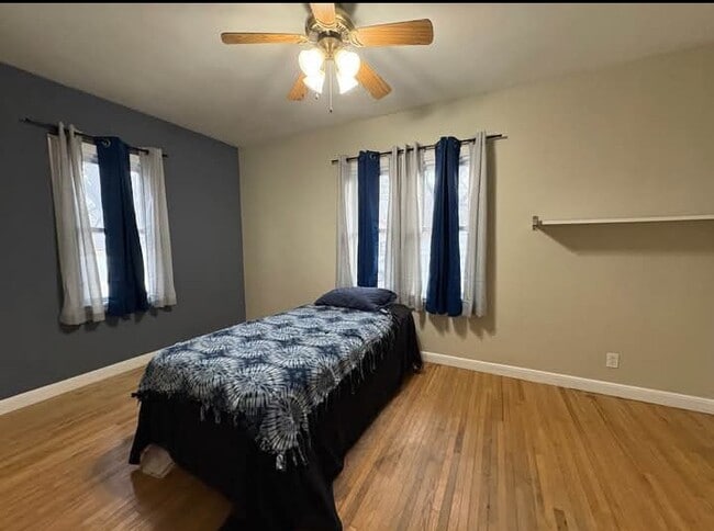 Photo - 815 Main St S