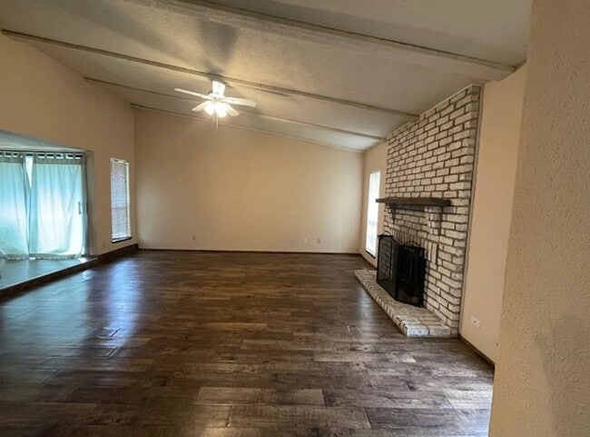 3404 Livingston Ln