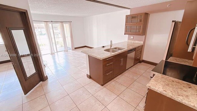 Building Photo - 470 S Park Rd Unit 7-104