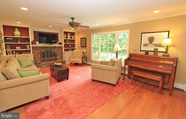 Photo - 594 Contention Ln