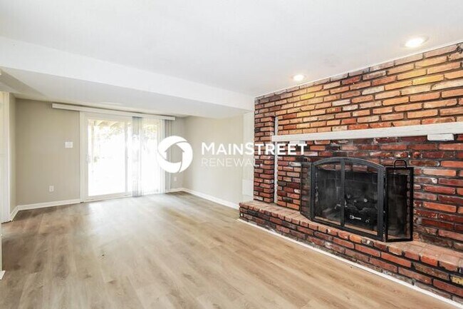Photo - 3 Bedroom Pet-Friendly Home in Parkville, MO with Main Street Renewal