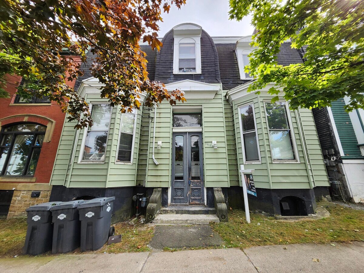 Photo - 196 King St E Unit 6