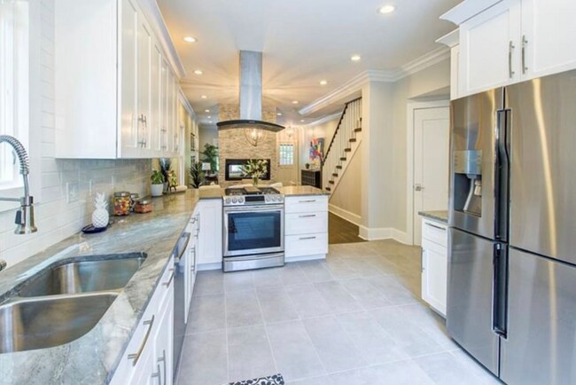 Photo - 1929 N Talbott St