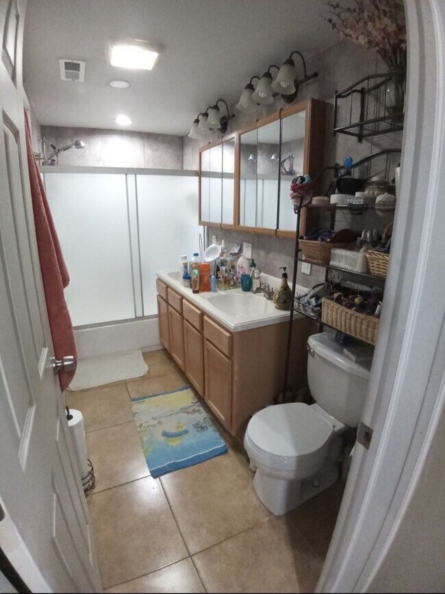 7068 N Sheridan Rd Unit 1G