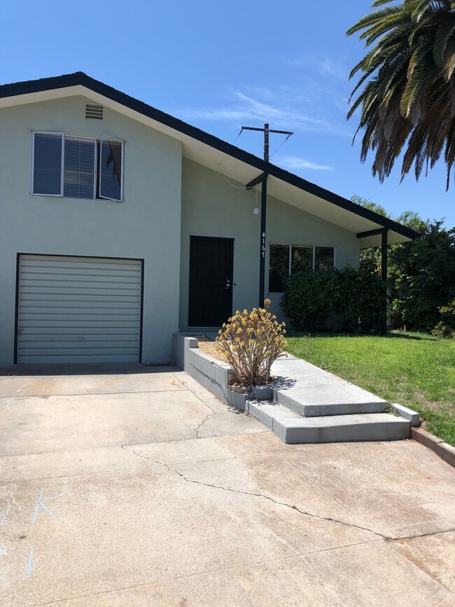 Building Photo - Charming 2 Bedroom, 1.5 bathroom Duplex Rental