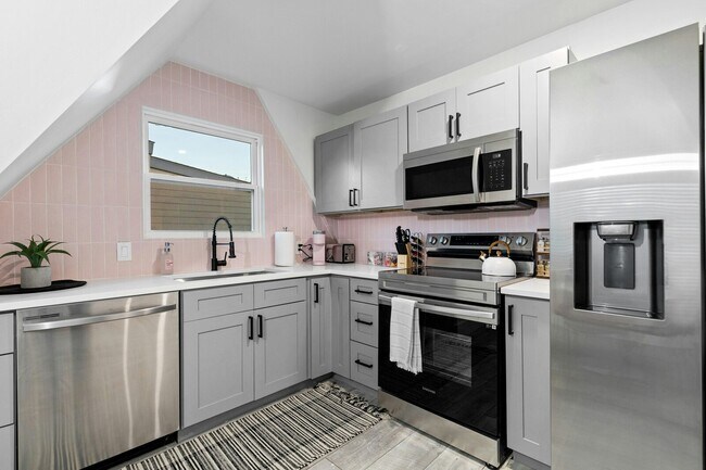 Photo - 5307 Stoneleigh Ave Unit Upper