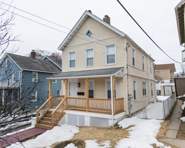 Building Photo - 332 Locust Ave Unit First Floor Locust