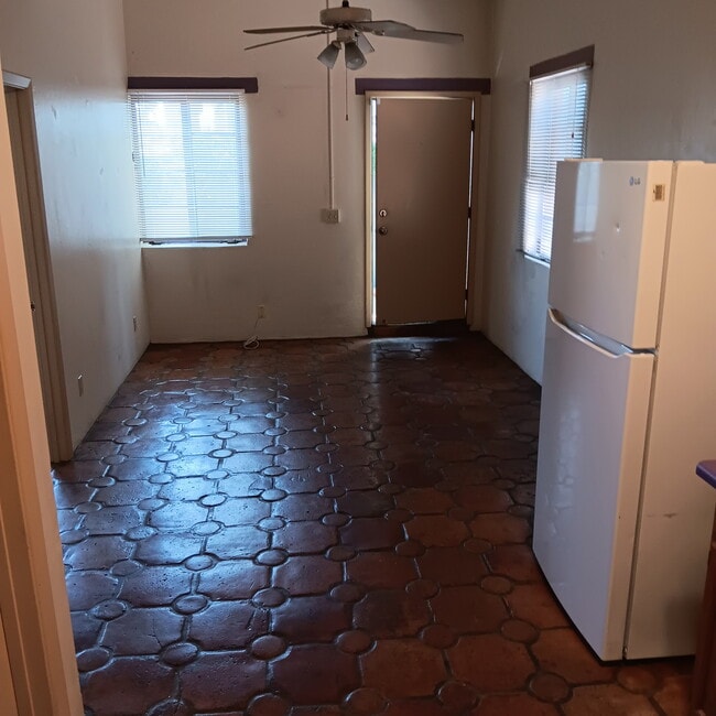 Photo - 840 E 10th St Unidad 10th st E