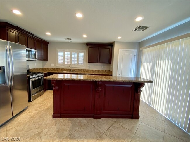 Photo - 920 Lord Crewe St