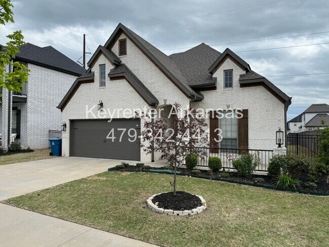 Building Photo - Stunning Bentonville Home