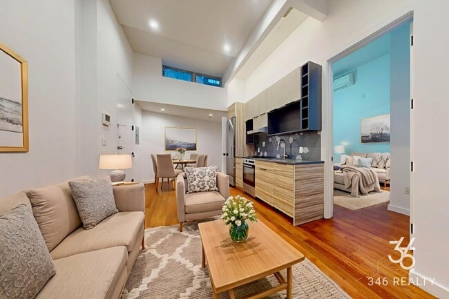 Building Photo - Myrtle Avenue