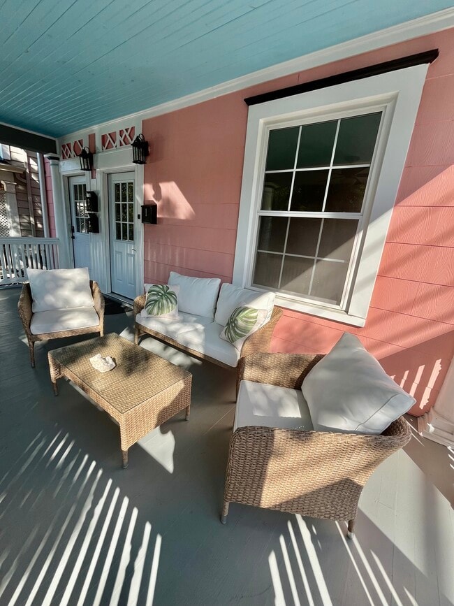 Large, covered veranda-porch. - 531 Straight St Unit #1