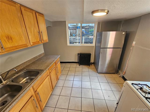 Building Photo - 400 S Hazel Ct Unit 4 Rental