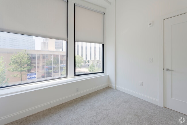 2BR, 1BA - 935SF - Bedroom