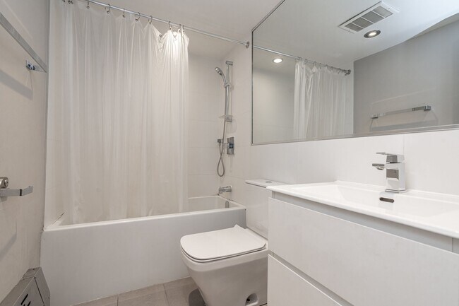 Photo - 230 Oak St Unit 1002