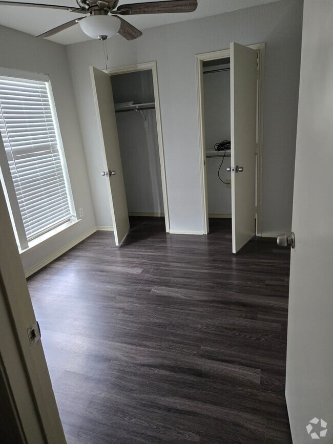 Building Photo - 210 Shrum Ct Unit 210 Shrum Court Rental