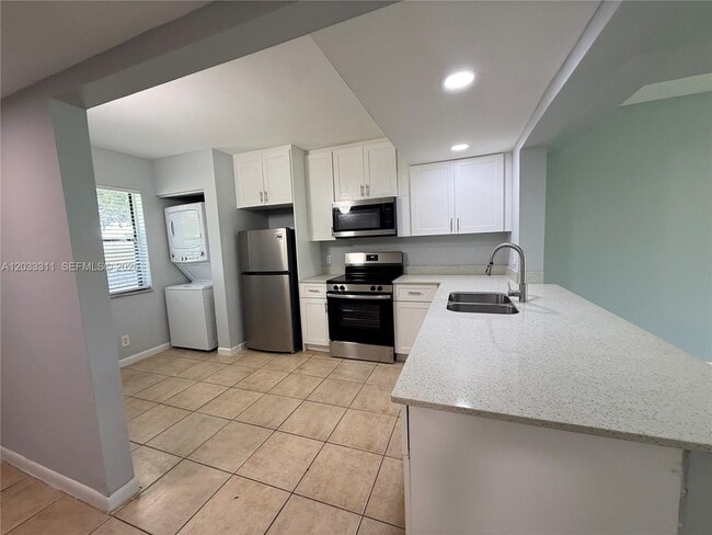 Building Photo - 4885 Arjaro Dr Unit 4869