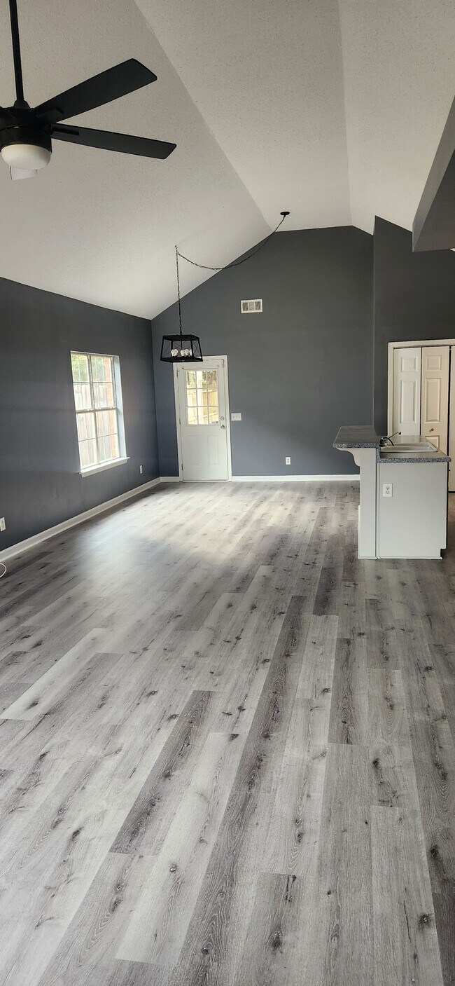 Photo - 106 Rolling Woods Cir