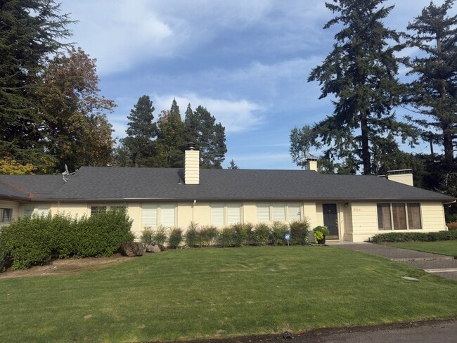 Building Photo - 3900 SW 75th Ave