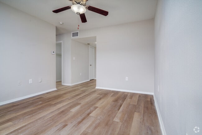 1BR, 1BA 475SF Living Room