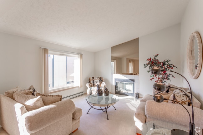 2BR, 1BA - 902 SF