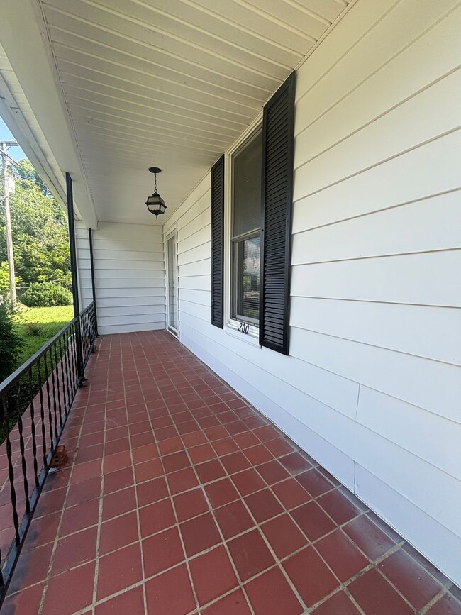 Photo - 200 Perry St