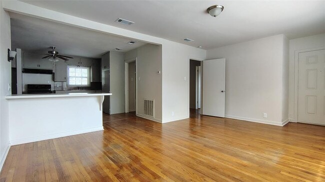 Photo - 13805 Maye Pl