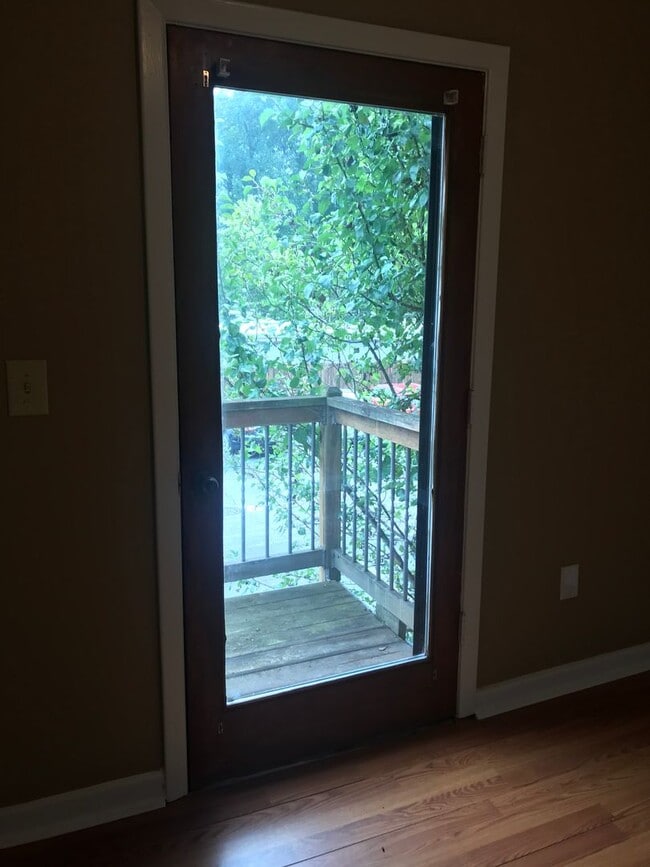 Photo - Lovely 3 bedroom Towhhome