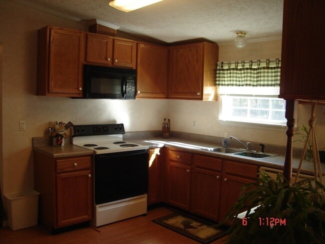 Photo - 825 Allen Rd