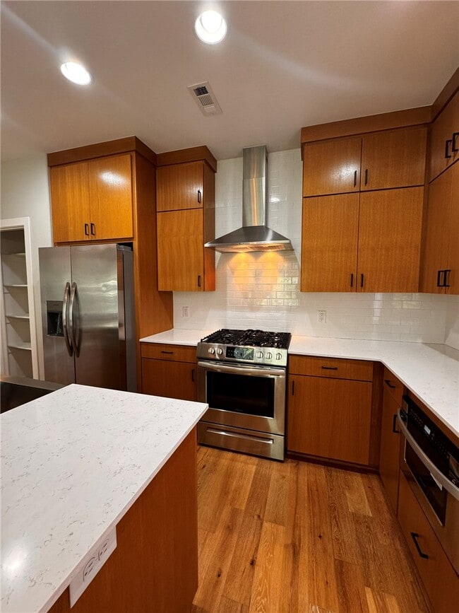 2375 E Amherst Aly