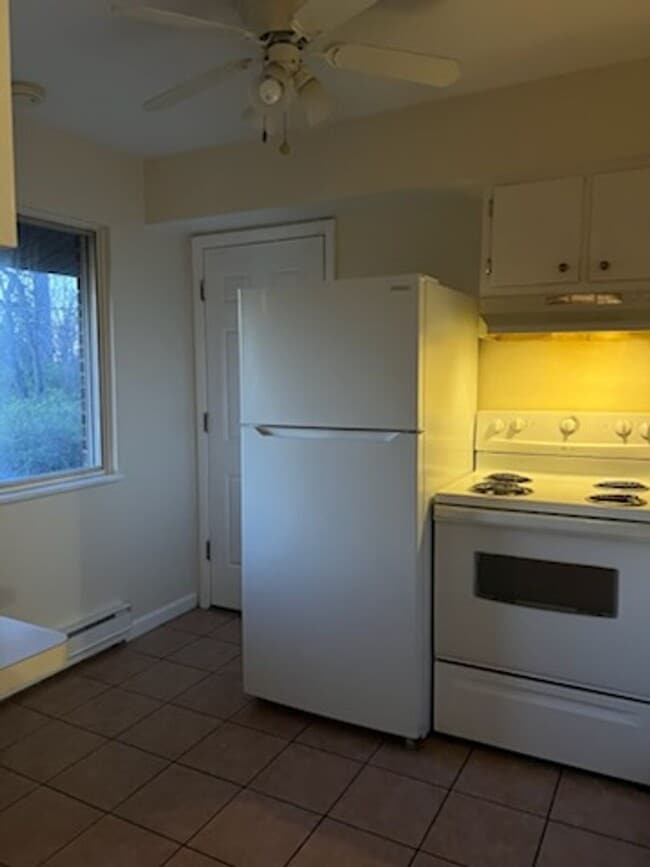Photo - 1 Bed / 1 Bath – Updated 2nd Floor Apartment | Water, Sewer & Trash Included Unit G