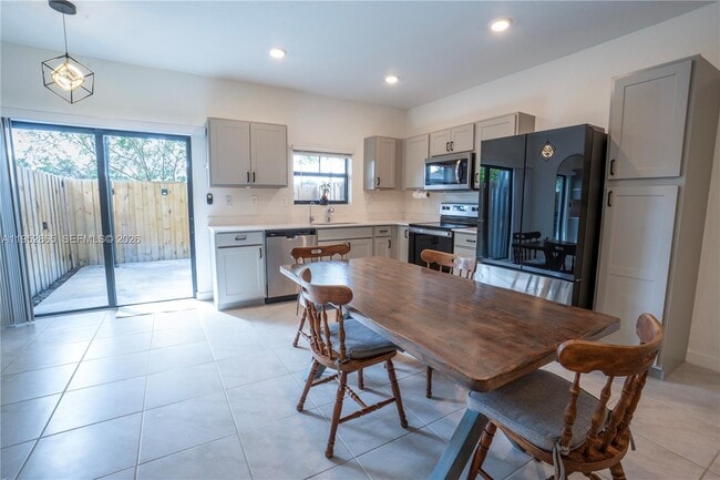 Photo - 528 NE 1st St