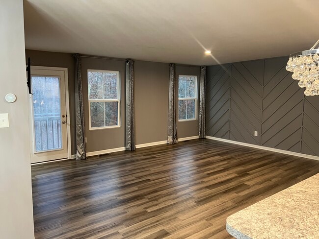 Photo - 208 Normandy Cres