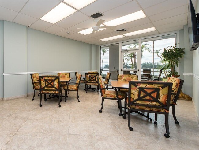 Photo - 675 S Gulfview Blvd Unidad 808